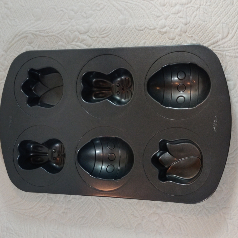 Wilson Easter Cupcake Pan
